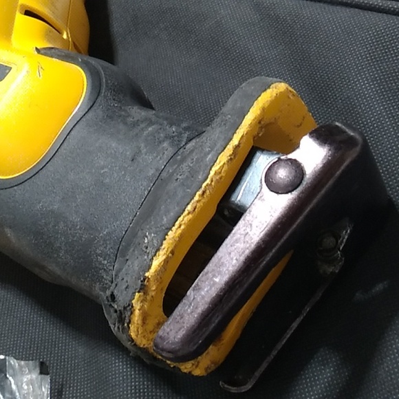 Dewalt 20V Combo Drill Sawzall 2 Batteries 1 Charger Only Sawzall Used - Picture 10 of 16